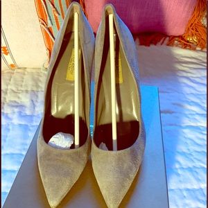 DEE KELLER Soft Grey Pumps